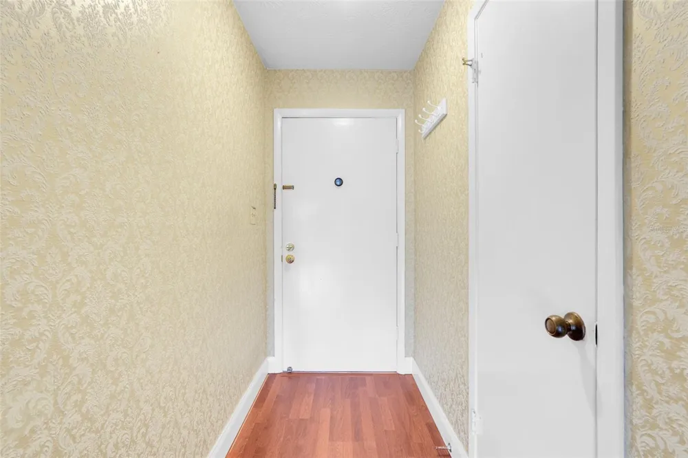 4224 LAKE UNDERHILL ROAD #8B8 Orlando, FL 32803
