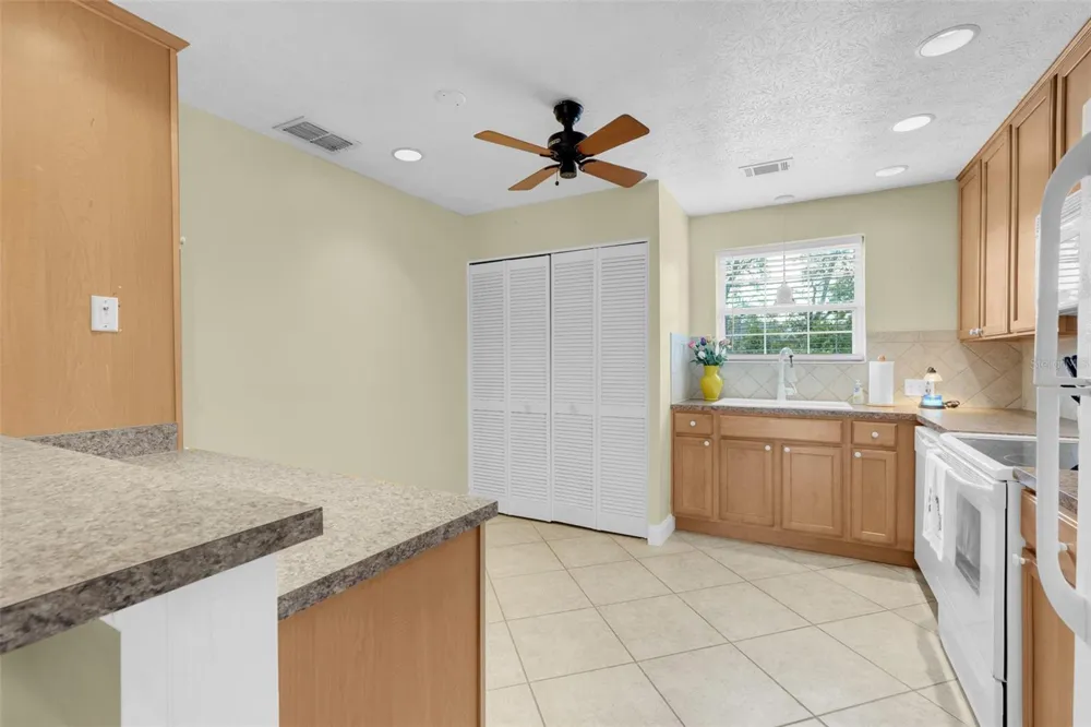 4224 LAKE UNDERHILL ROAD #8B8 Orlando, FL 32803