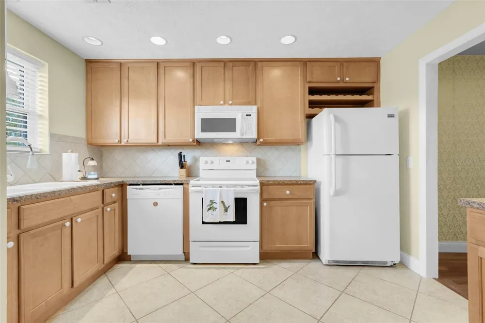 4224 LAKE UNDERHILL ROAD #8B8 Orlando, FL 32803