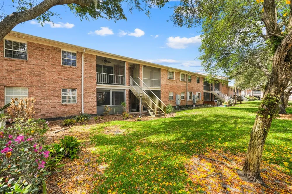 4224 LAKE UNDERHILL ROAD #8B8 Orlando, FL 32803