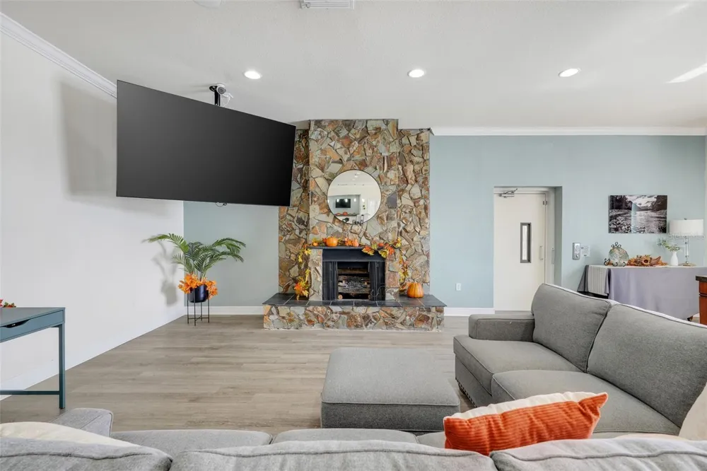 4224 LAKE UNDERHILL ROAD #8B8 Orlando, FL 32803