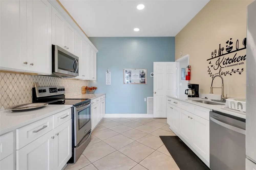 4224 LAKE UNDERHILL ROAD #8B8 Orlando, FL 32803