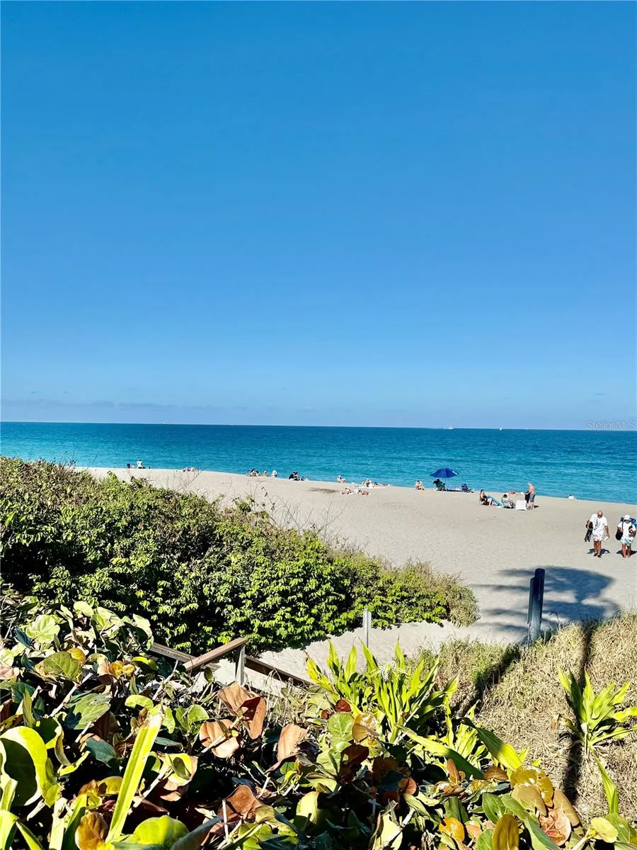 915 BAY COLONY DRIVE S #S Juno Beach, FL 33408