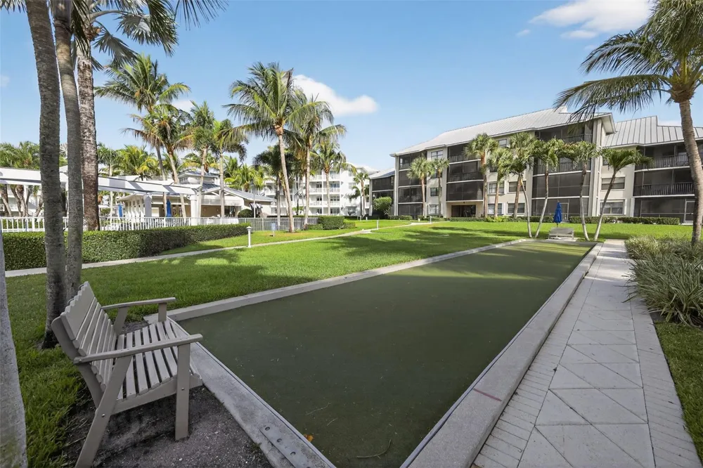 915 BAY COLONY DRIVE S #S Juno Beach, FL 33408
