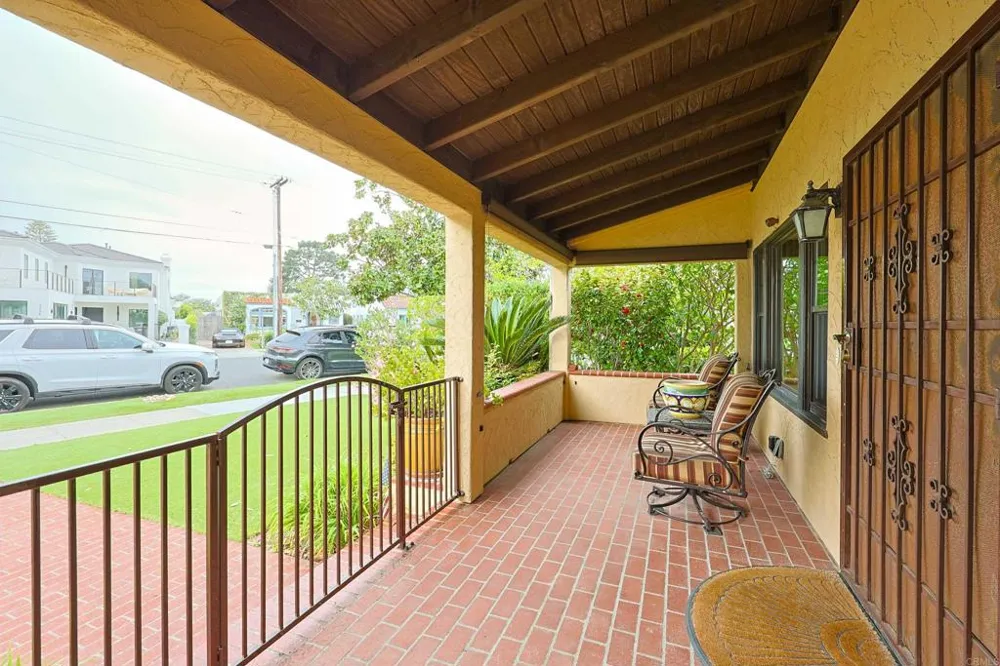 1027 Encino Coronado, CA 92118