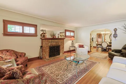 1027 Encino