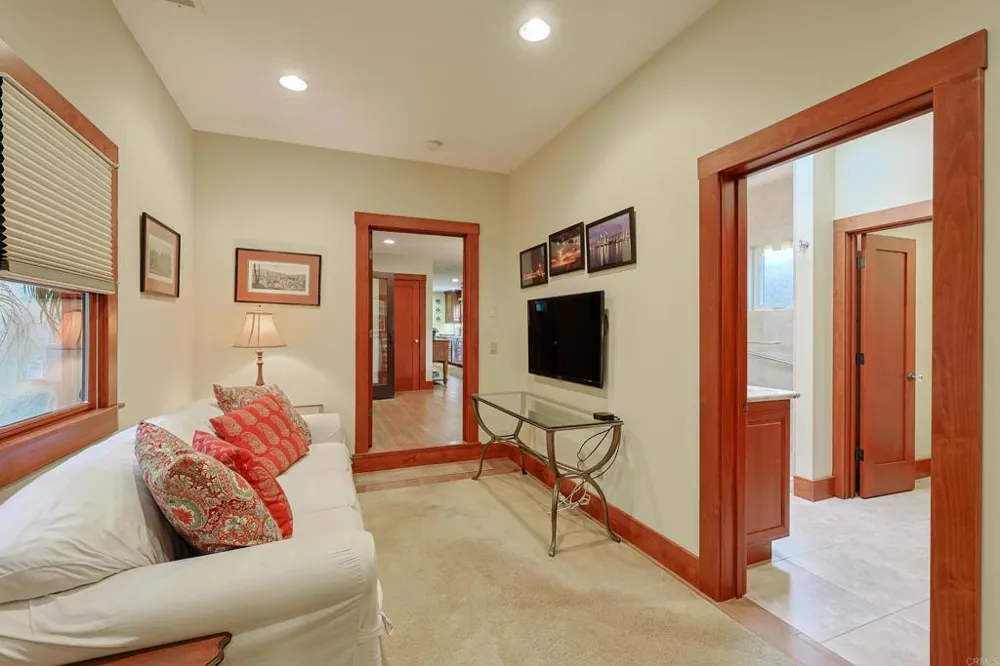 1027 Encino Coronado, CA 92118