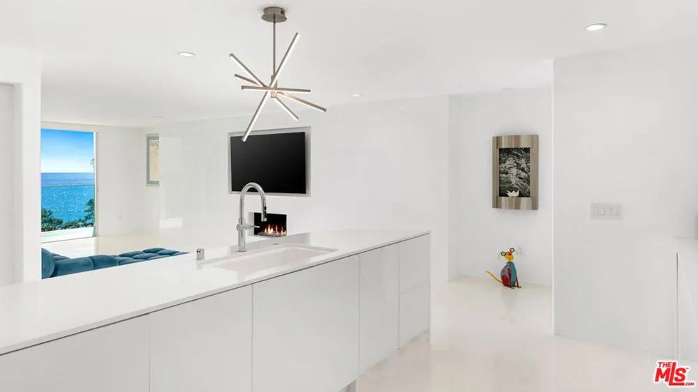 22548 Pacific Coast Highway #203 Malibu, CA 90265