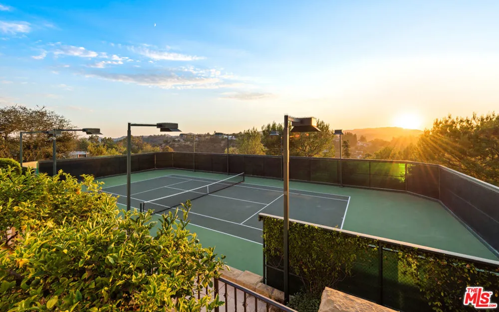 2911 Antelo View Drive Los Angeles, CA 90077