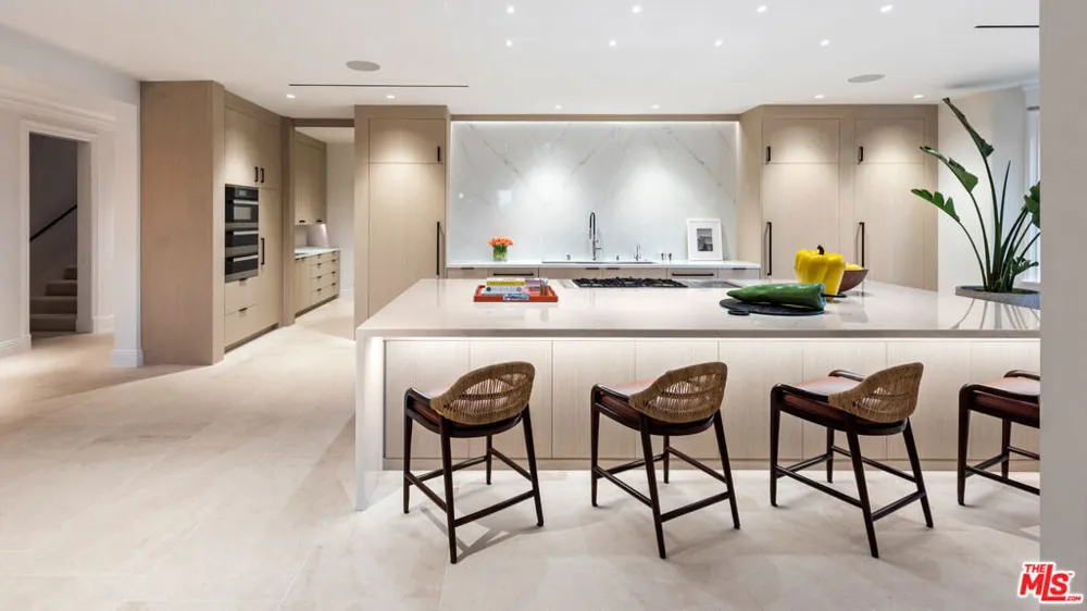 2911 Antelo View Drive Los Angeles, CA 90077
