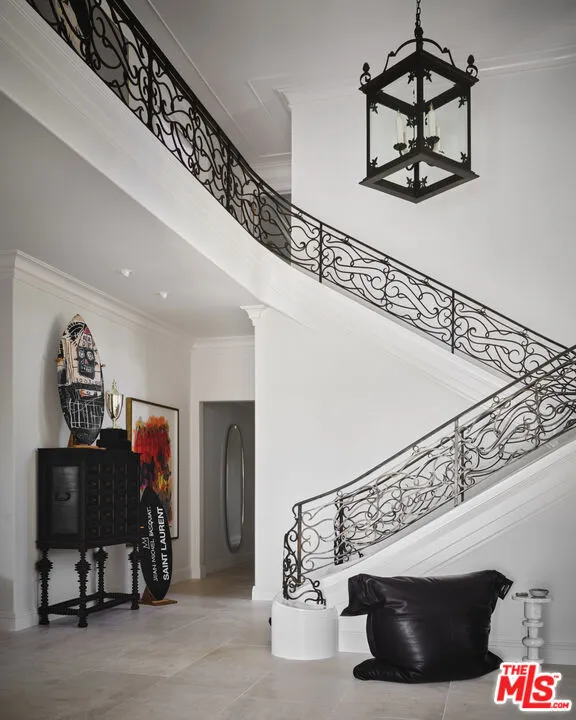 2911 Antelo View Drive Los Angeles, CA 90077