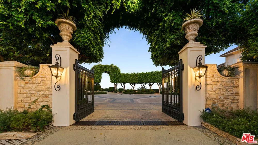 2911 Antelo View Drive Los Angeles, CA 90077