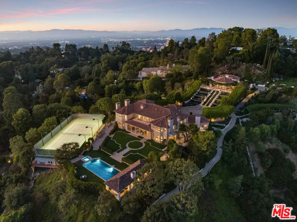 2911 Antelo View Drive Los Angeles, CA 90077