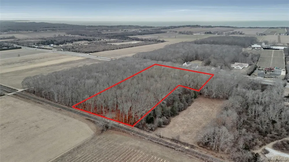 15690 County Road 48 Cutchogue, NY 11935