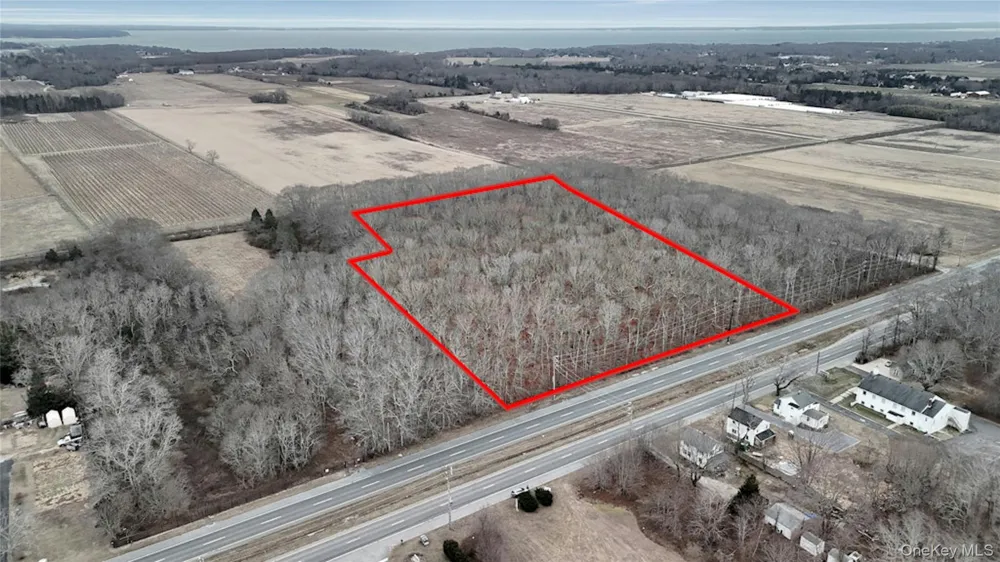 15690 County Road 48 Cutchogue, NY 11935