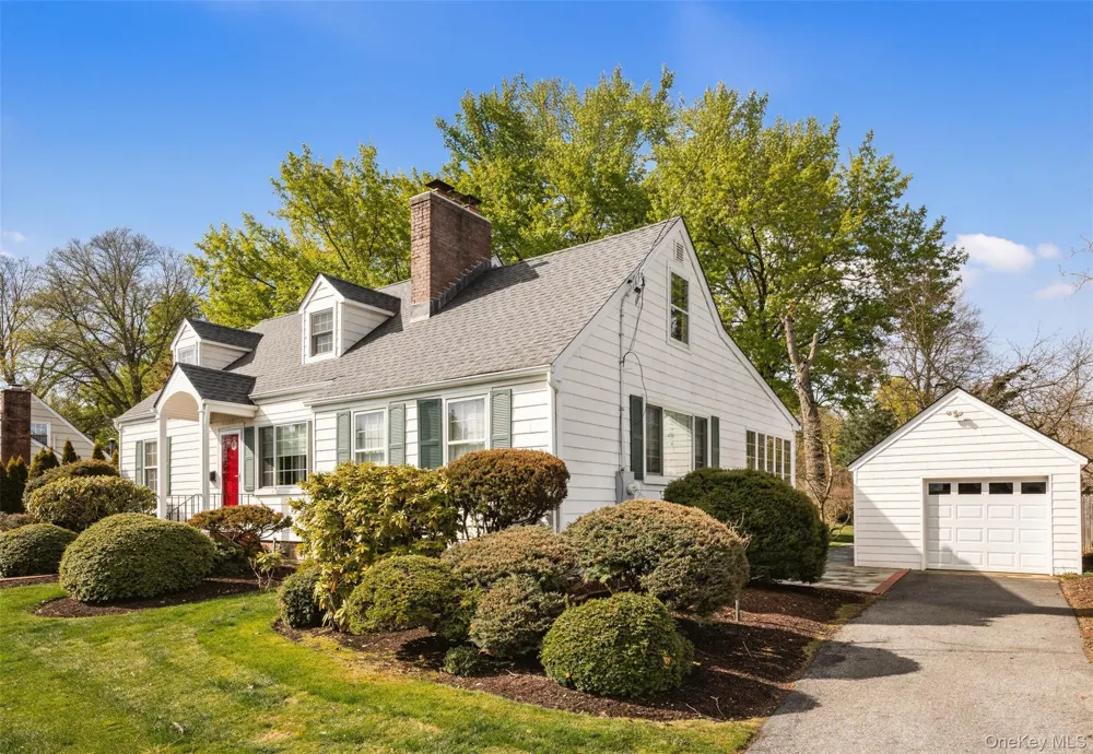 11 Bieselin Road Bellport Village, NY 11713