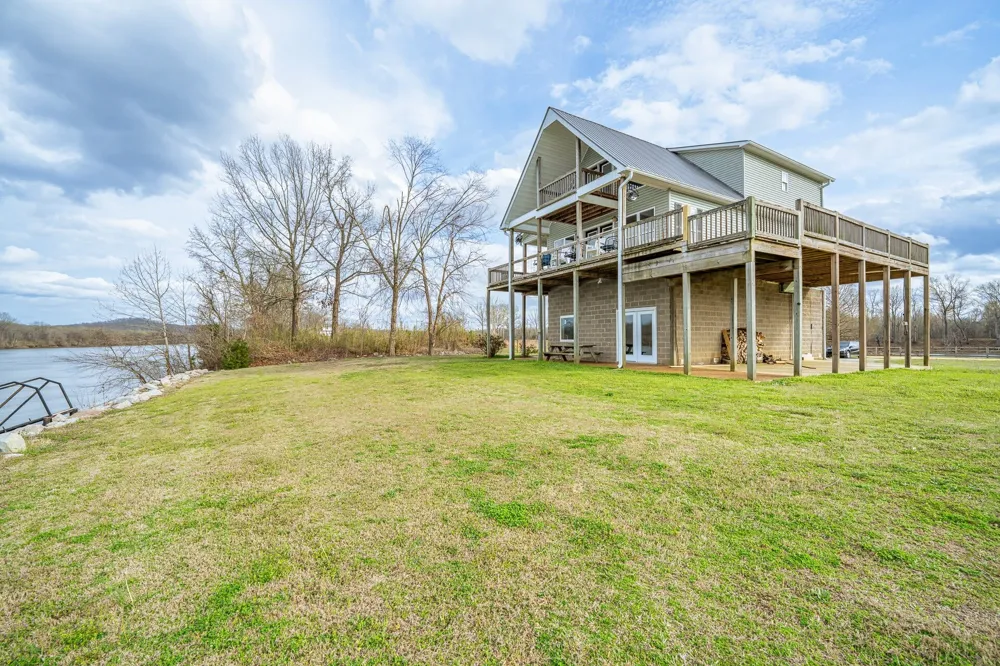 1458 Scenic Ln Bath Springs, TN 38311
