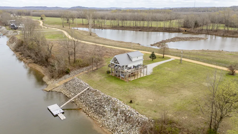 1458 Scenic Ln Bath Springs, TN 38311