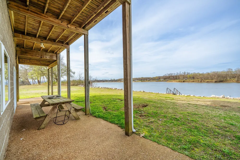 1458 Scenic Ln Bath Springs, TN 38311