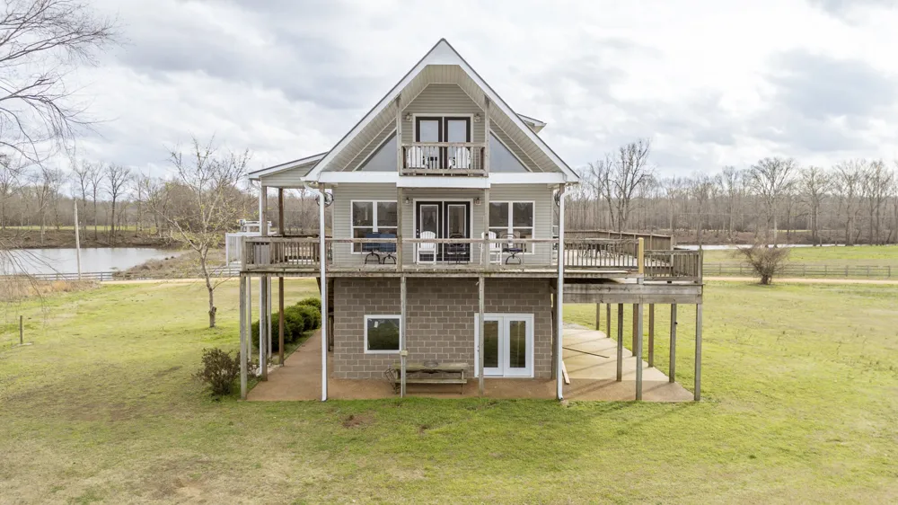 1458 Scenic Ln Bath Springs, TN 38311