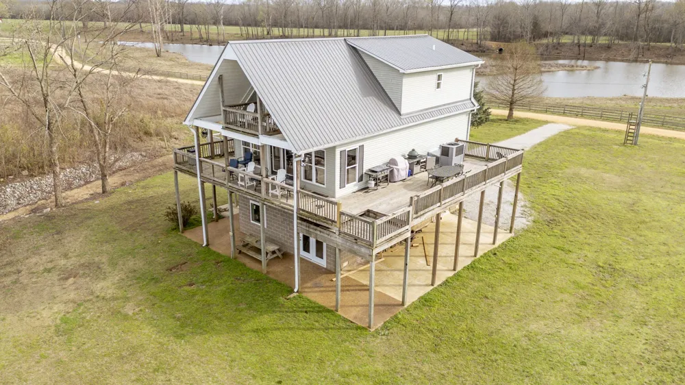 1458 Scenic Ln Bath Springs, TN 38311