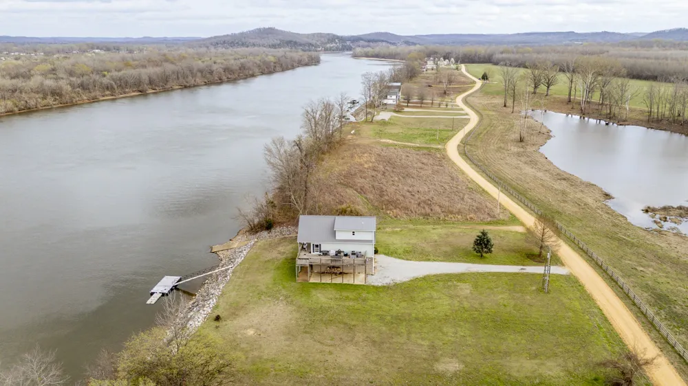 1458 Scenic Ln Bath Springs, TN 38311