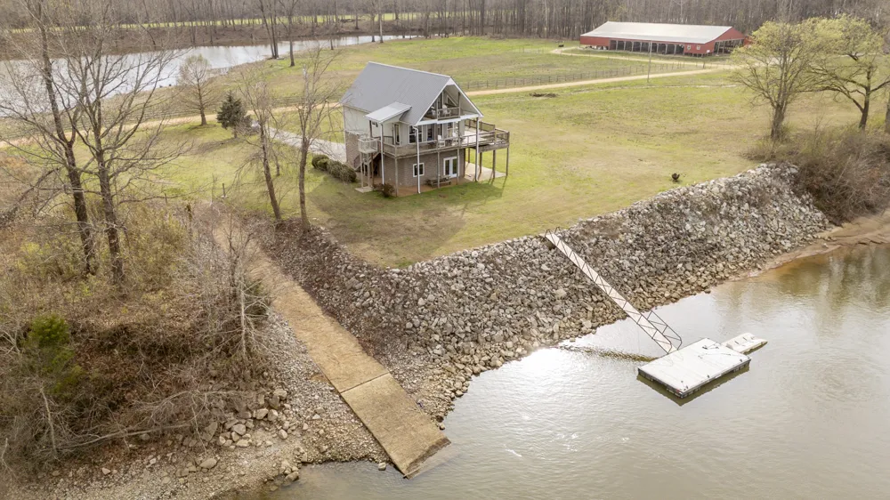 1458 Scenic Ln Bath Springs, TN 38311
