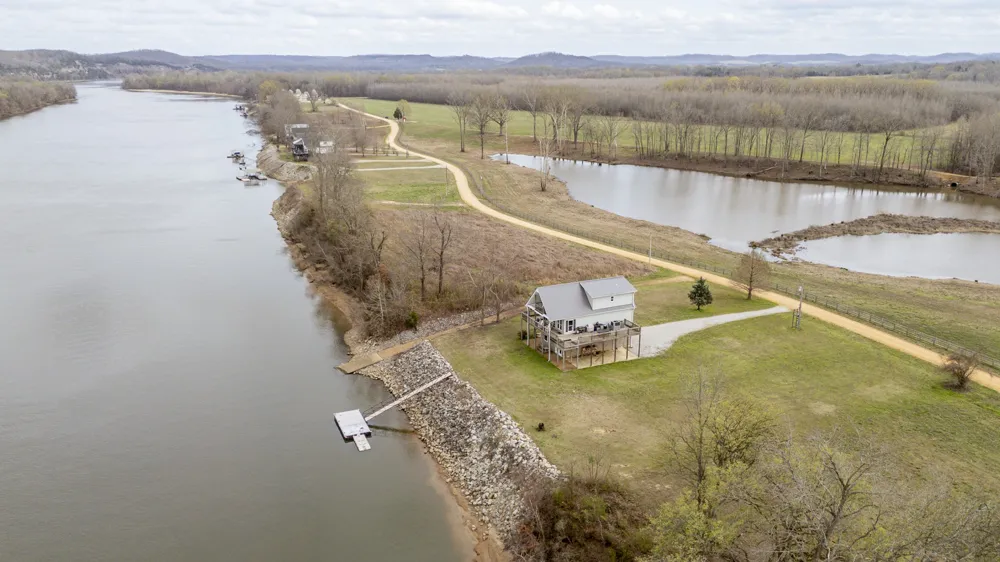 1458 Scenic Ln Bath Springs, TN 38311