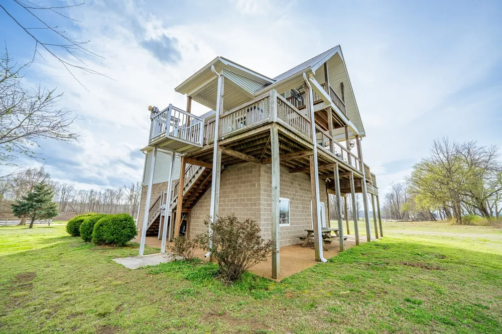 1458 Scenic Ln Bath Springs, TN 38311