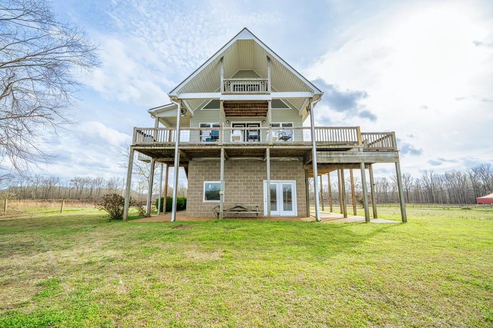 1458 Scenic Ln Bath Springs, TN 38311