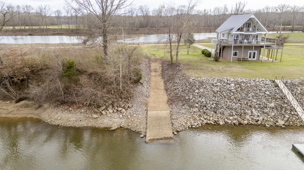 1458 Scenic Ln Bath Springs, TN 38311