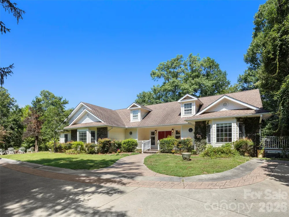 4901 Brevard Road Horse Shoe, NC 28742