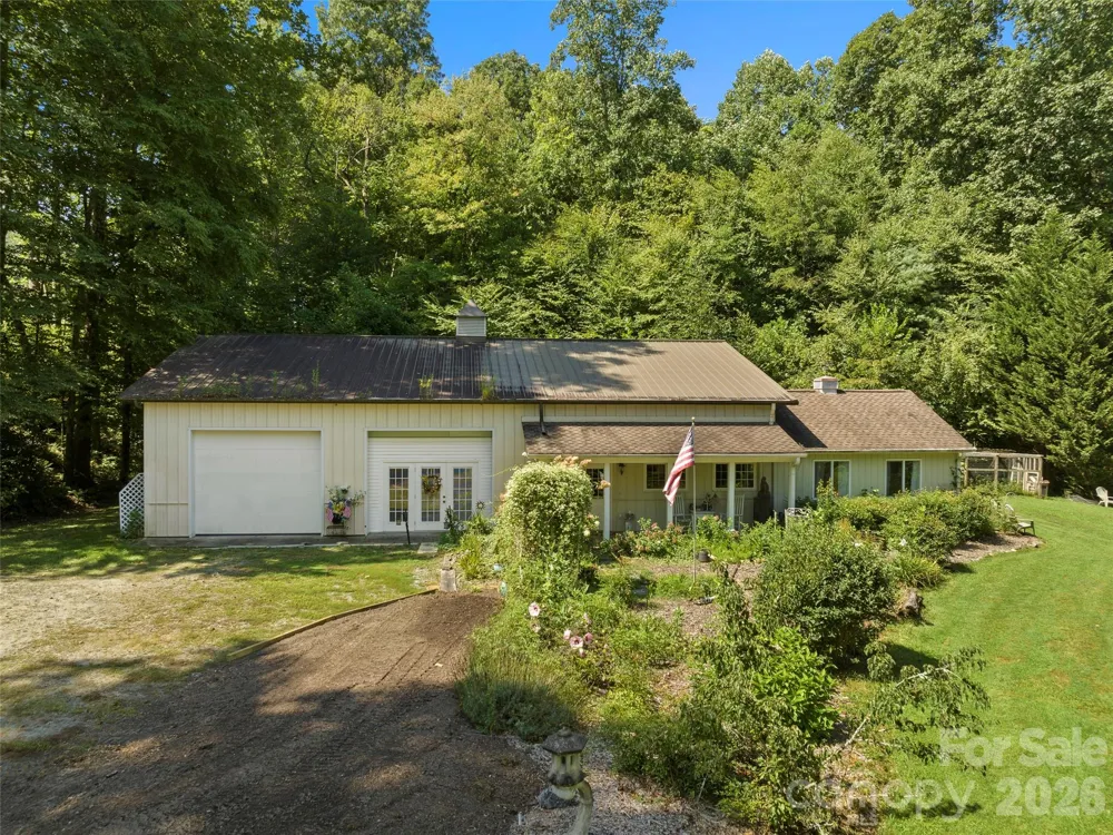 4901 Brevard Road Horse Shoe, NC 28742