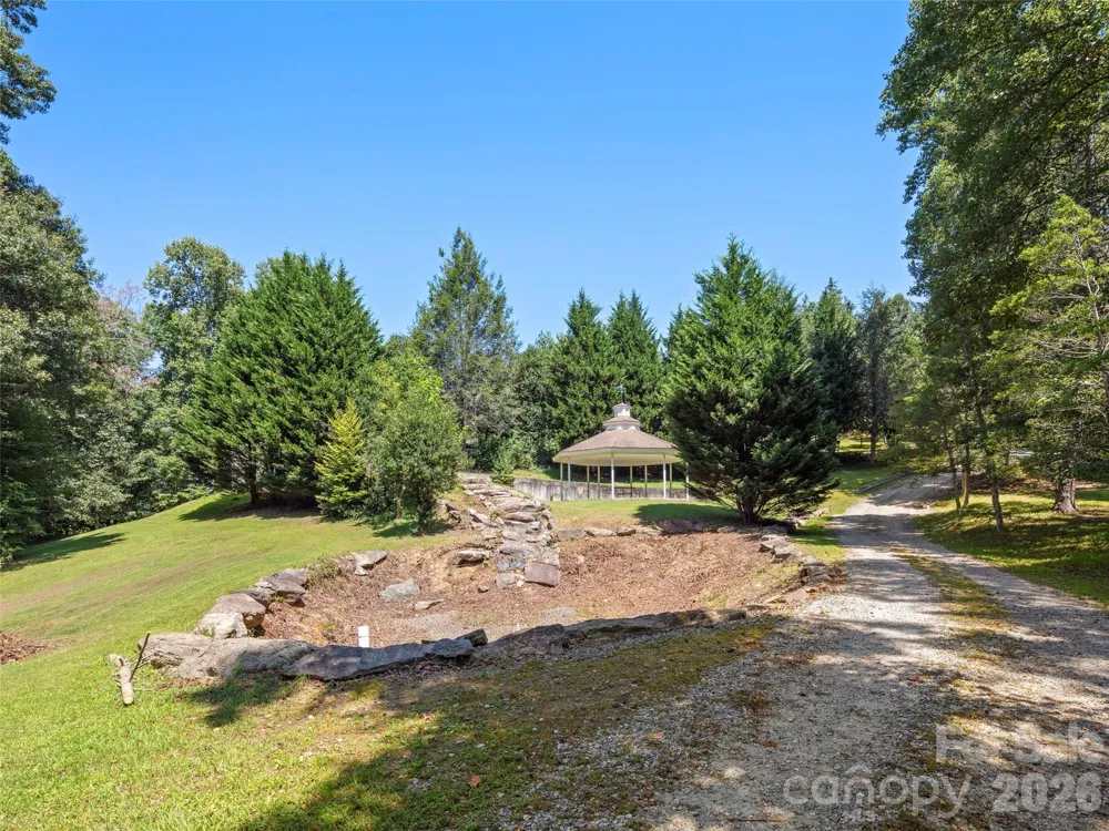 4901 Brevard Road Horse Shoe, NC 28742