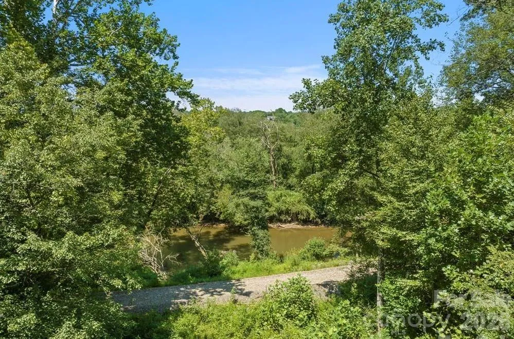 4901 Brevard Road Horse Shoe, NC 28742