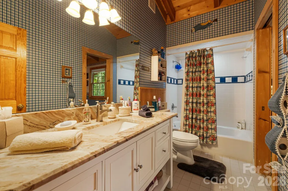 215 Goldenleaf Road Mars Hill, NC 28754