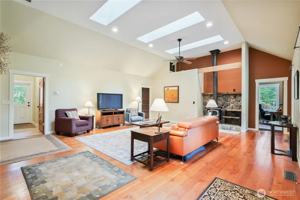 180 Trinity Drive Castle Rock, WA 98611