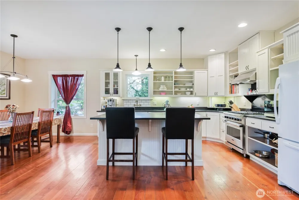 180 Trinity Drive Castle Rock, WA 98611