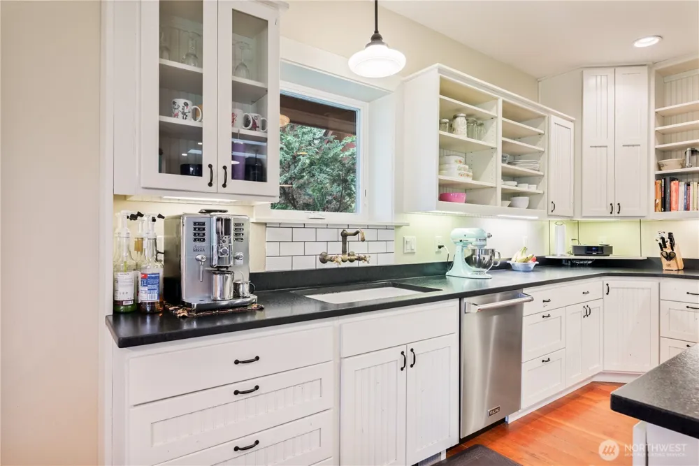 180 Trinity Drive Castle Rock, WA 98611