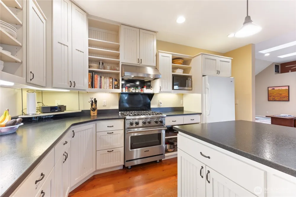 180 Trinity Drive Castle Rock, WA 98611