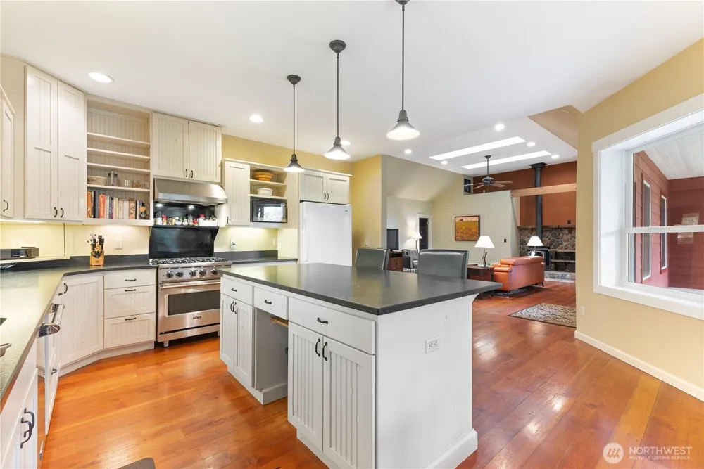 180 Trinity Drive Castle Rock, WA 98611