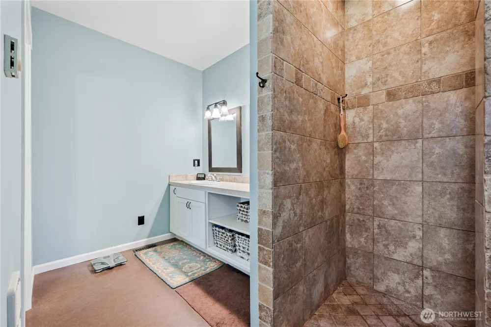 180 Trinity Drive Castle Rock, WA 98611