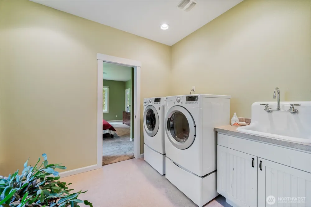 180 Trinity Drive Castle Rock, WA 98611