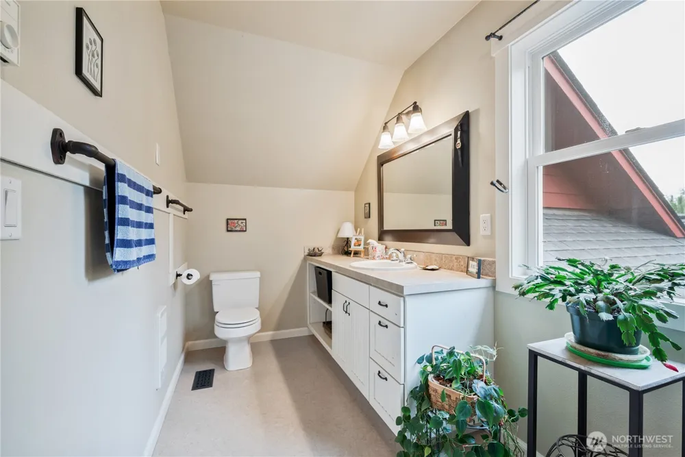 180 Trinity Drive Castle Rock, WA 98611