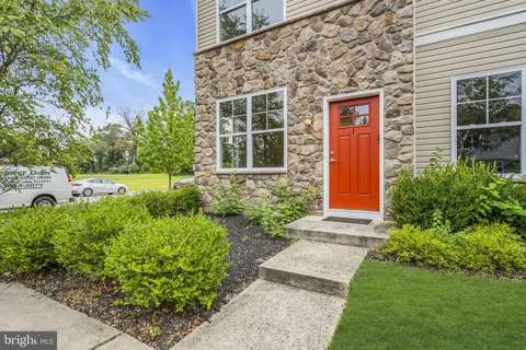 1 ROWAND WAY E