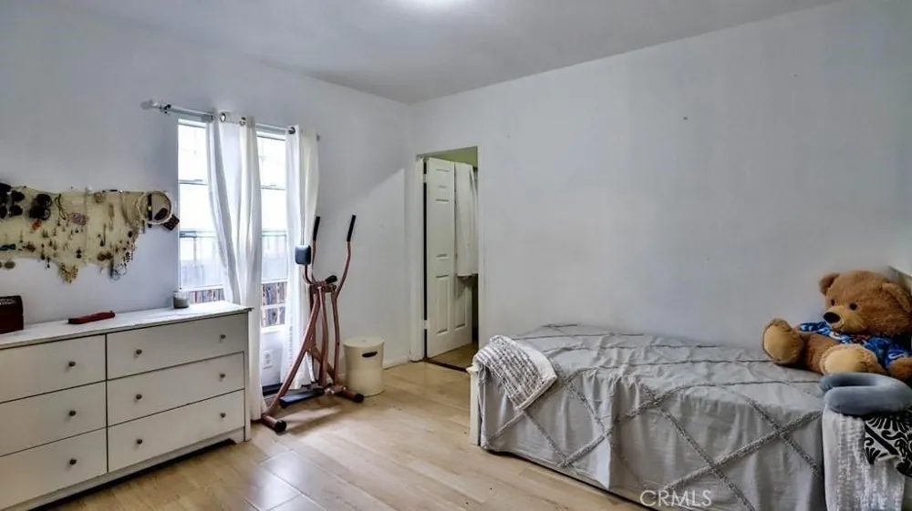 6414 S Hoover Street Los Angeles, CA 90044