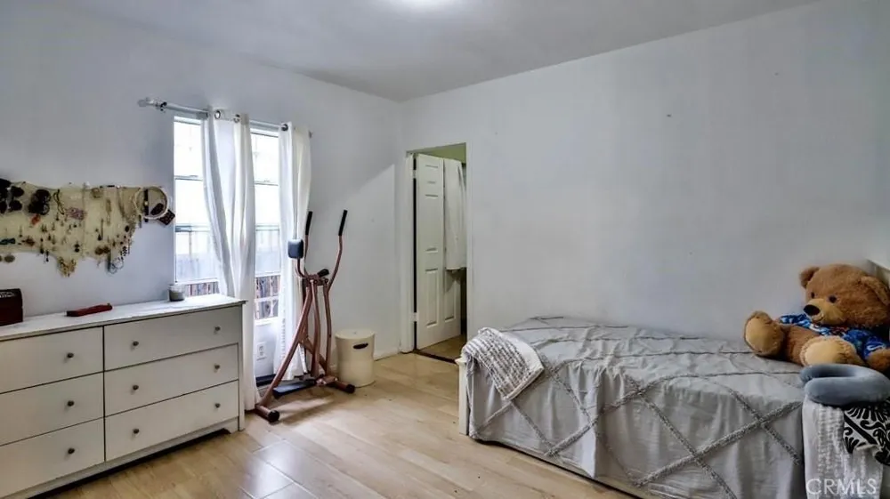 6414 S Hoover Street Los Angeles, CA 90044