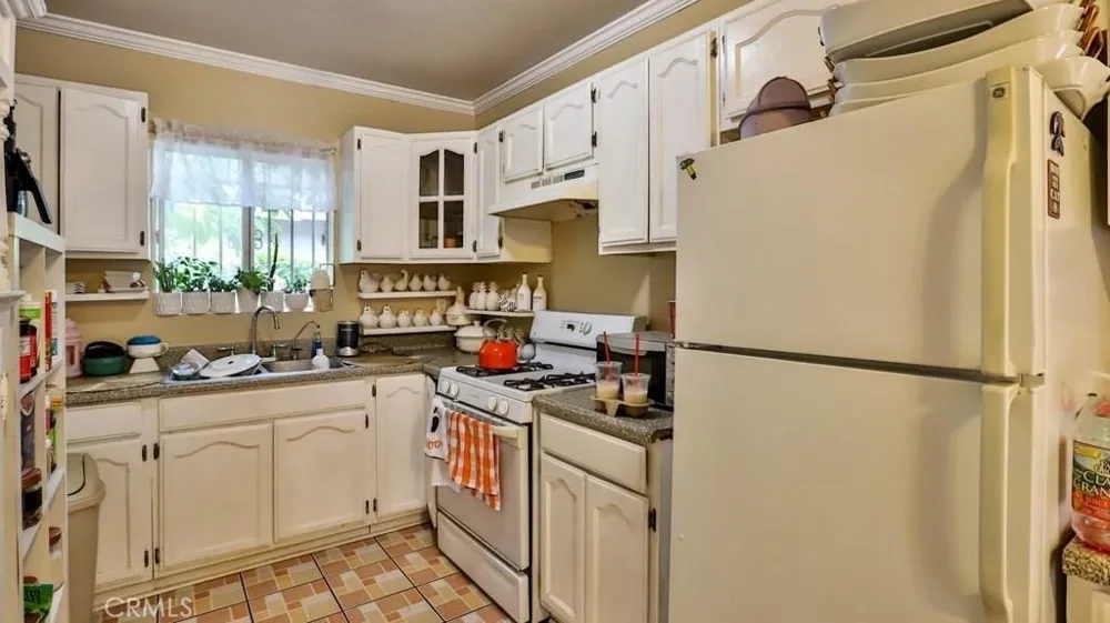 6414 S Hoover Street Los Angeles, CA 90044