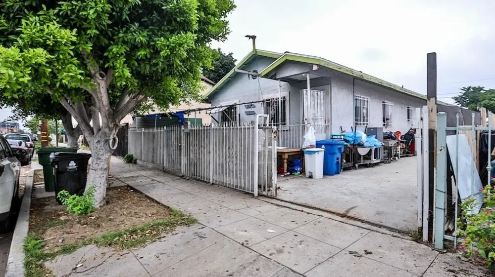 6414 S Hoover Street Los Angeles, CA 90044