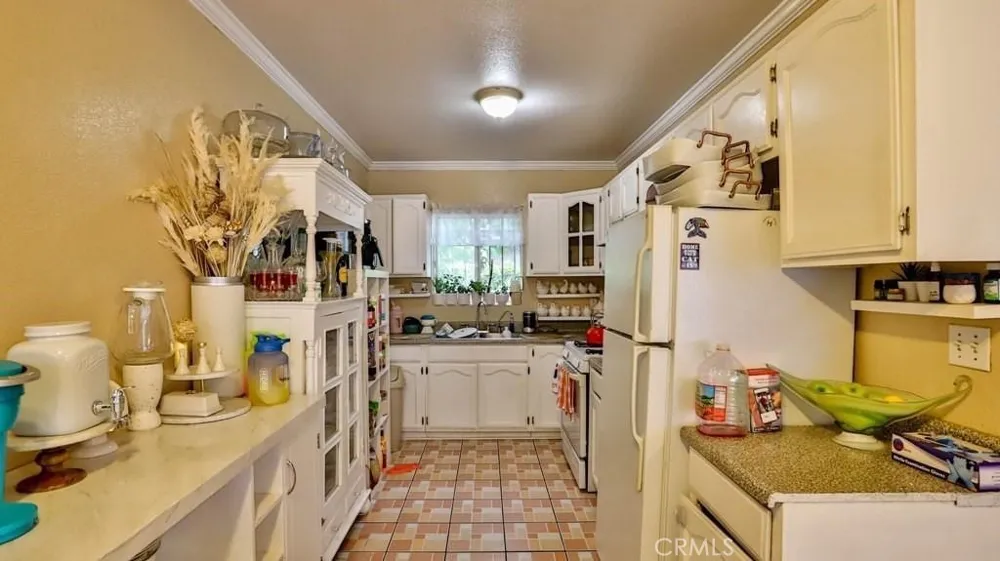 6414 S Hoover Street Los Angeles, CA 90044